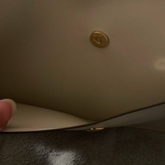 Elegant Cream Tote Bag - Picture 5 of 11